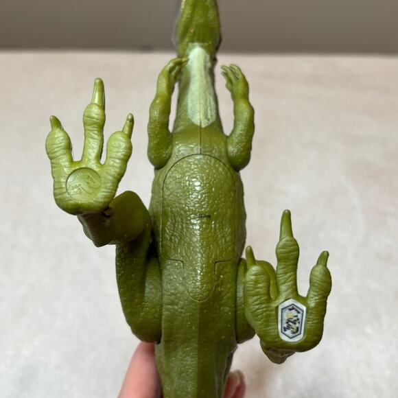 2017 Jurassic Clash & World Dino Figures: Triceratops, Allosaurus, Baryonyx - Picture 6 of 16